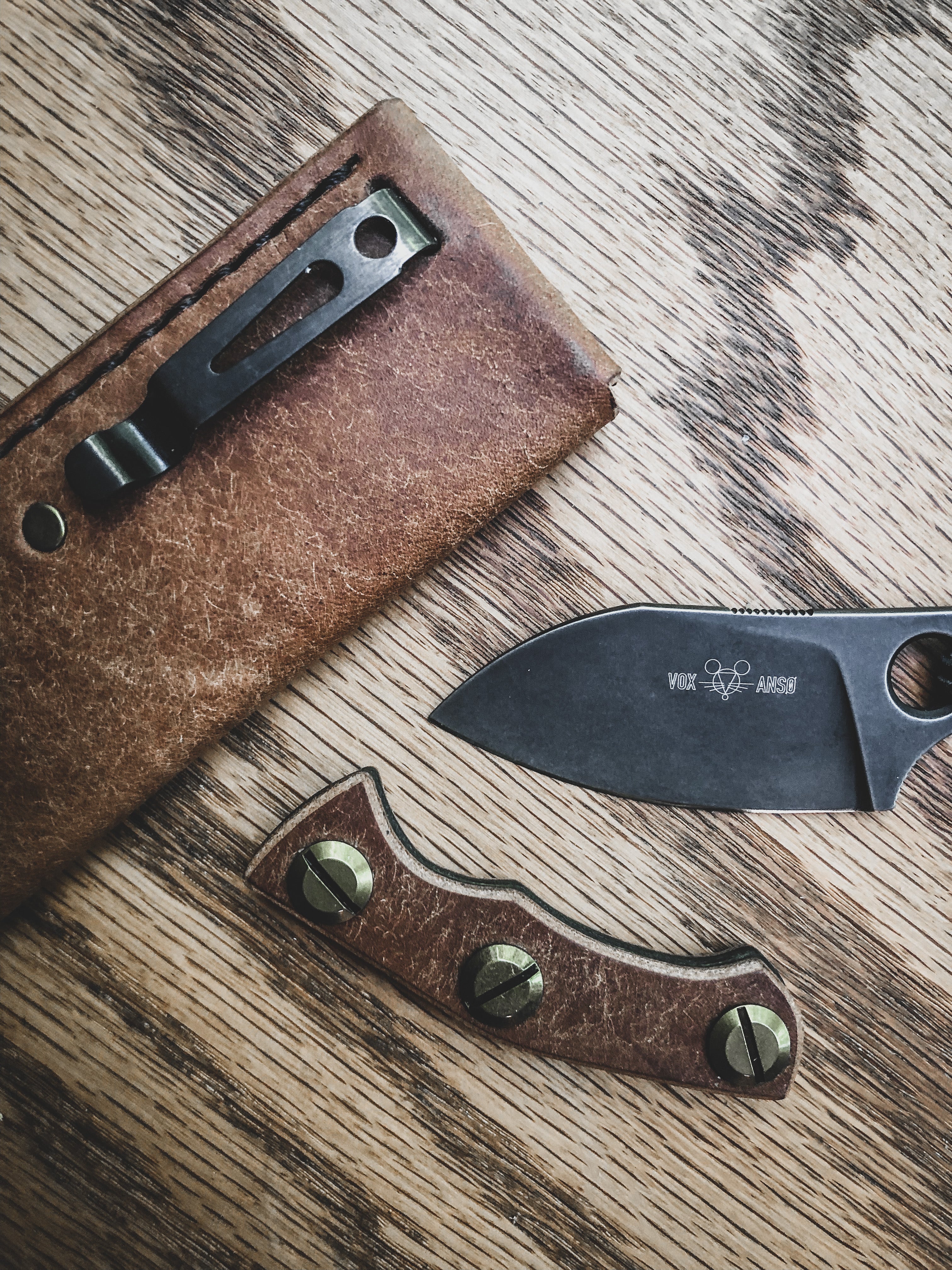 Giant Mouse GMF1 Leather Scales & Pocket Sheath Set – Oak Giant Mouse GMF1 Leather Scales & Pocket Sheath Set – Oak